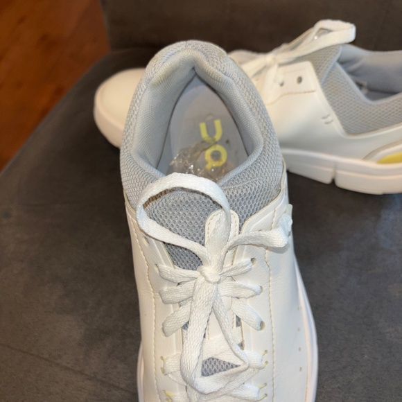 Women’s On The  Roger Advantage Trainer Tennis Sneakers Size 7.5 - Picture 5 of 6